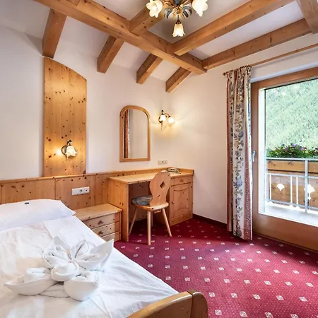 Hotel Kaserhof Valles Exterior photo